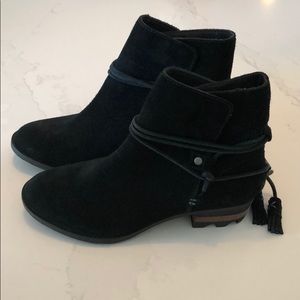 Sorel Women’s size 6 black suede waterproof bootie